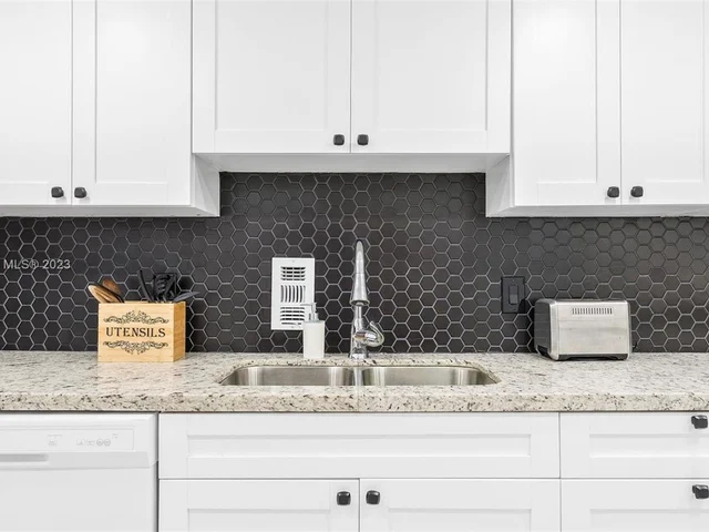 3801 S Ocean Dr # 1A, Hollywood FL 33019