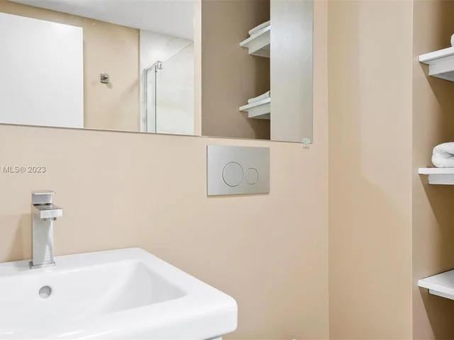 3801 S Ocean Dr # 1A, Hollywood FL 33019