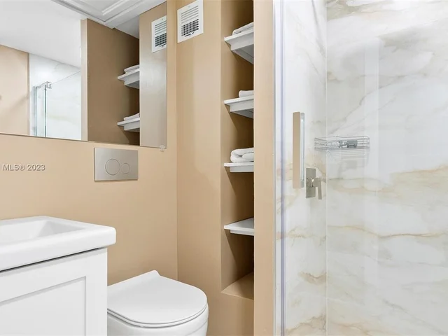 3801 S Ocean Dr # 1A, Hollywood FL 33019