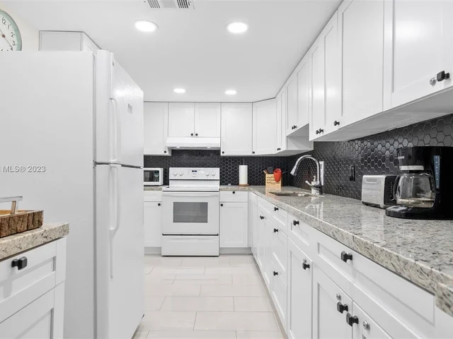 3801 S Ocean Dr # 1A, Hollywood FL 33019