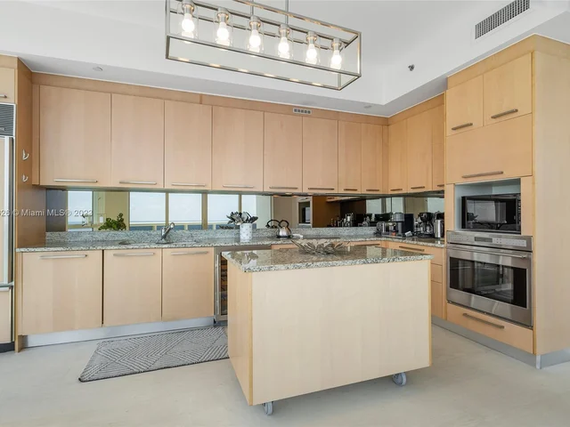 15901 Collins Ave # 1601, Sunny Isles Beach FL 33160