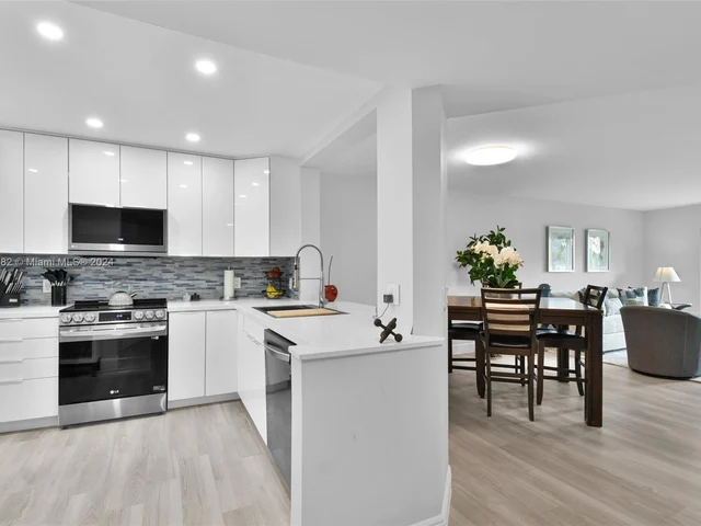 901 SW 138th Ave # 208C, Pembroke Pines FL 33027