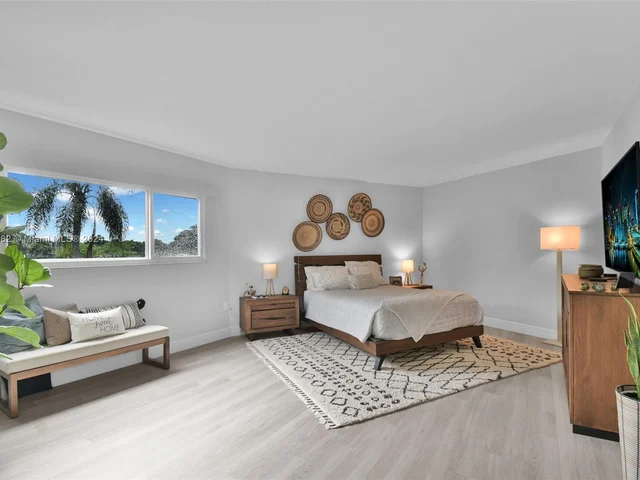 901 SW 138th Ave # 208C, Pembroke Pines FL 33027