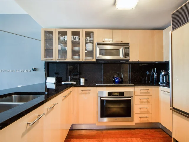 6801 Collins Ave # 1101, Miami Beach FL 33141