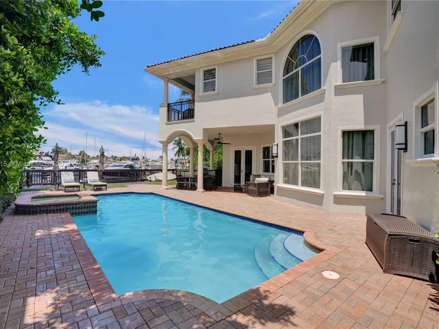 1426 Commodore Way, Hollywood FL 33019