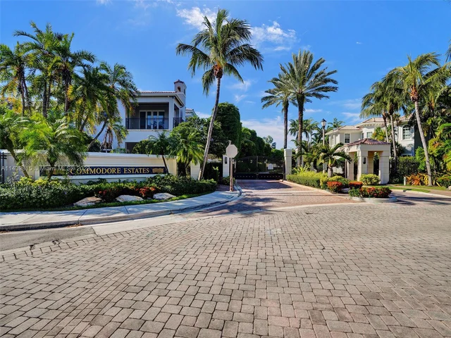 1426 Commodore Way, Hollywood FL 33019