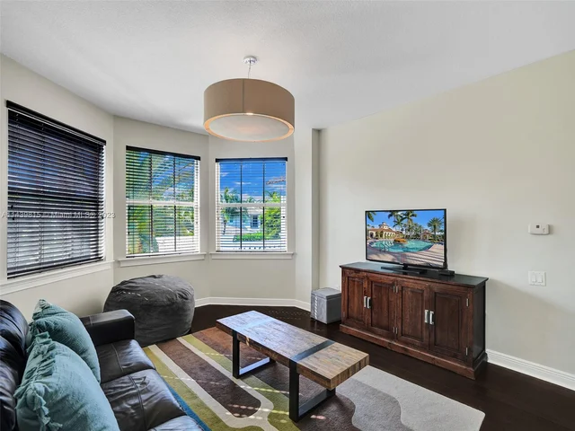 1426 Commodore Way, Hollywood FL 33019