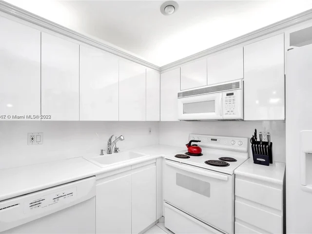 2301 S Ocean Dr # 306, Hollywood FL 33019