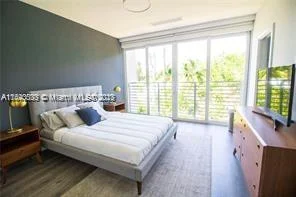 2453 NE 135th St # 2453, North Miami FL 33181