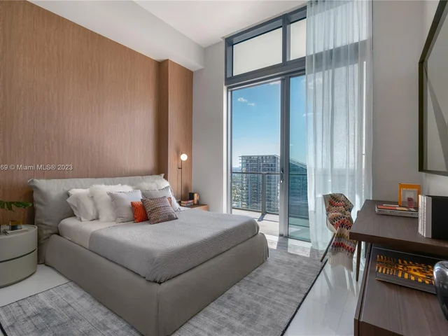 68 SE 6th Street, Miami FL 33131