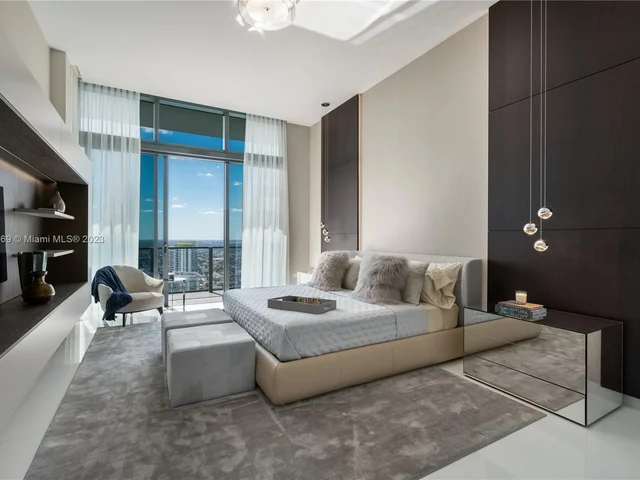 68 SE 6th Street, Miami FL 33131