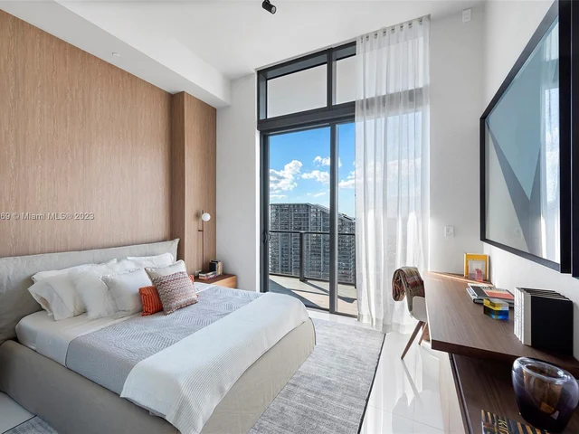 68 SE 6th Street, Miami FL 33131