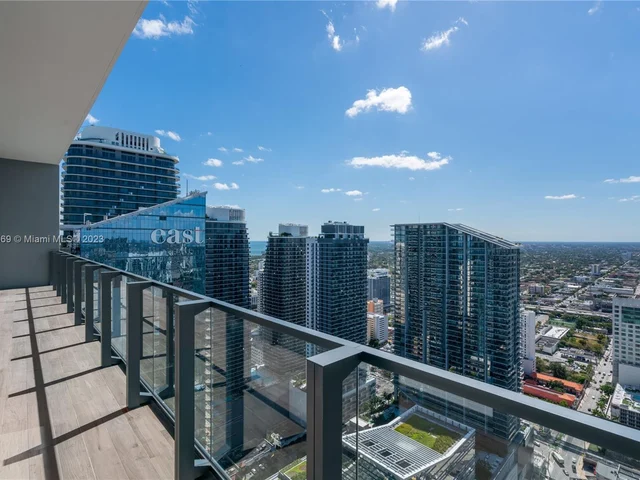 68 SE 6th Street, Miami FL 33131