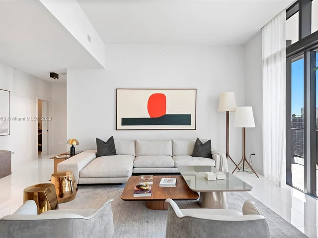 68 SE 6th Street, Miami FL 33131