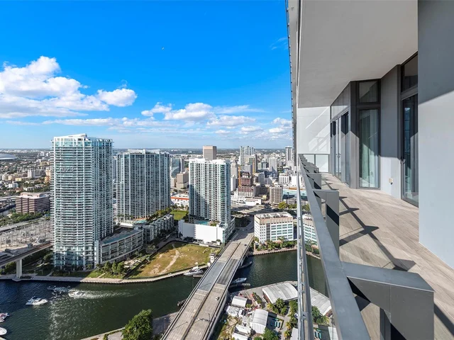 68 SE 6th Street, Miami FL 33131