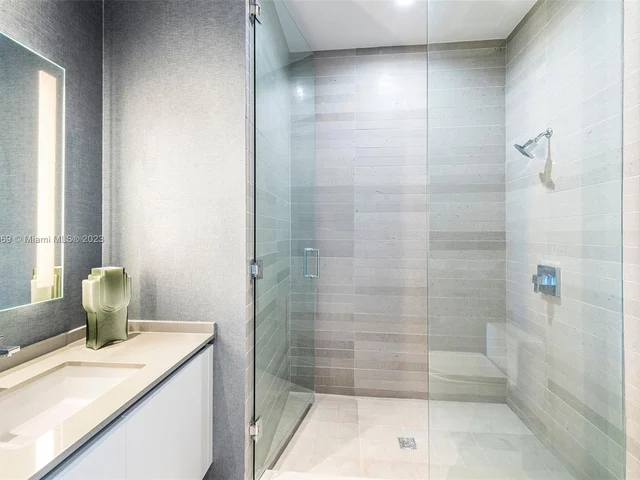 68 SE 6th Street, Miami FL 33131