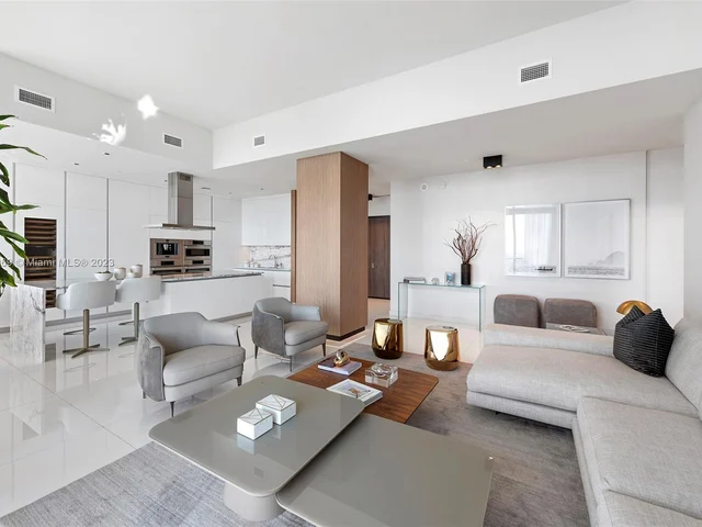 68 SE 6th Street, Miami FL 33131