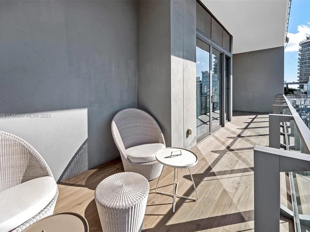 68 SE 6th Street, Miami FL 33131