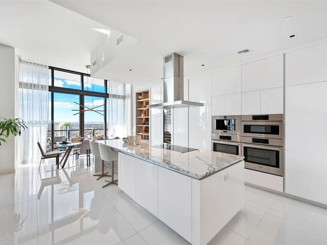 68 SE 6th Street, Miami FL 33131