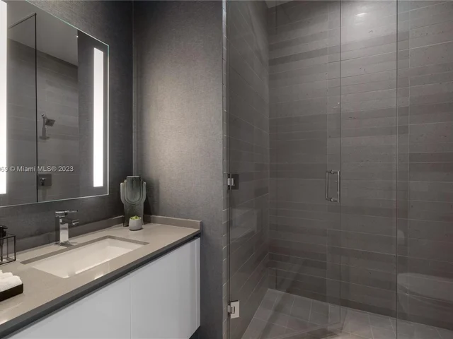 68 SE 6th Street, Miami FL 33131