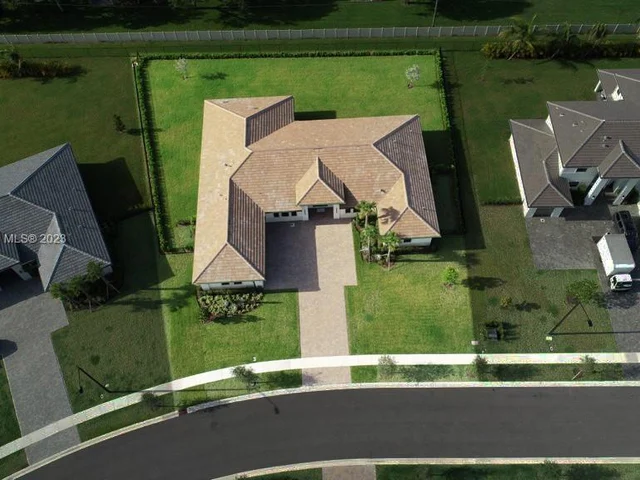 11125 N Sierra Ranch Dr, Davie FL 33324