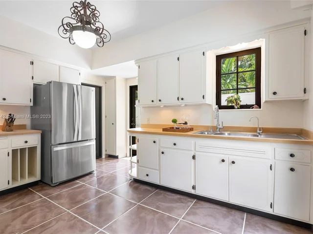 634 NE 56 ST, Miami FL 33137