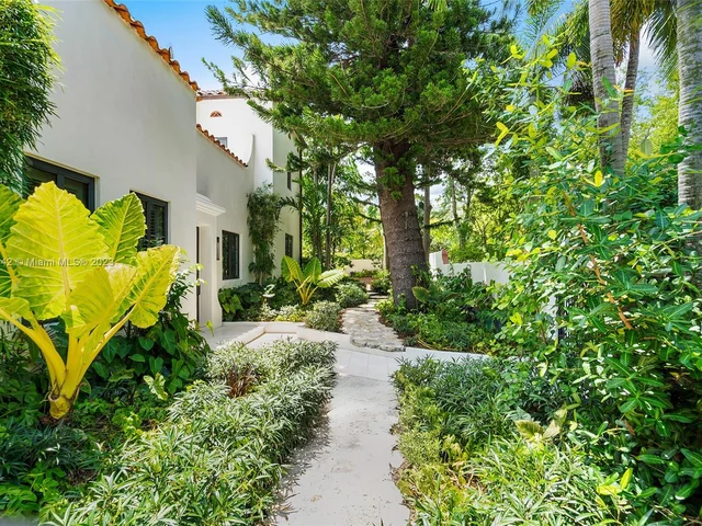 634 NE 56 ST, Miami FL 33137