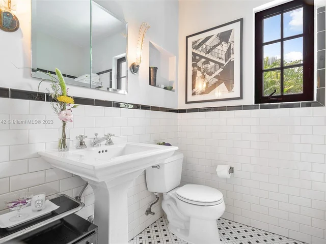 634 NE 56 ST, Miami FL 33137