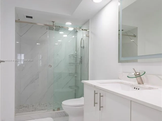 1912 S Ocean Dr # 11D, Hallandale Beach FL 33009