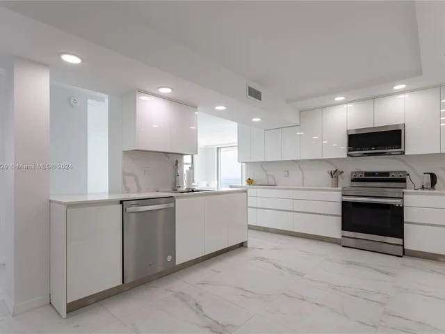 1912 S Ocean Dr # 11D, Hallandale Beach FL 33009