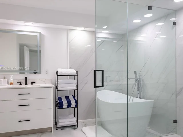 1912 S Ocean Dr # 11D, Hallandale Beach FL 33009