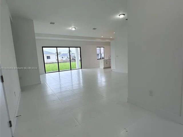 15604 SW 158 te, Miami FL 33187