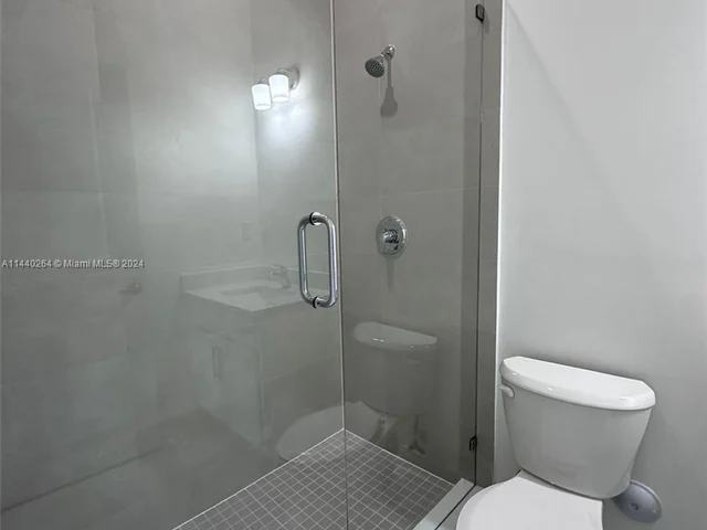 15604 SW 158 te, Miami FL 33187