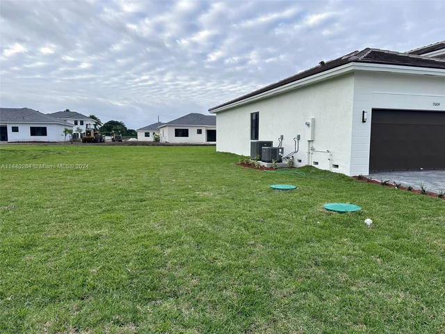 15604 SW 158 te, Miami FL 33187