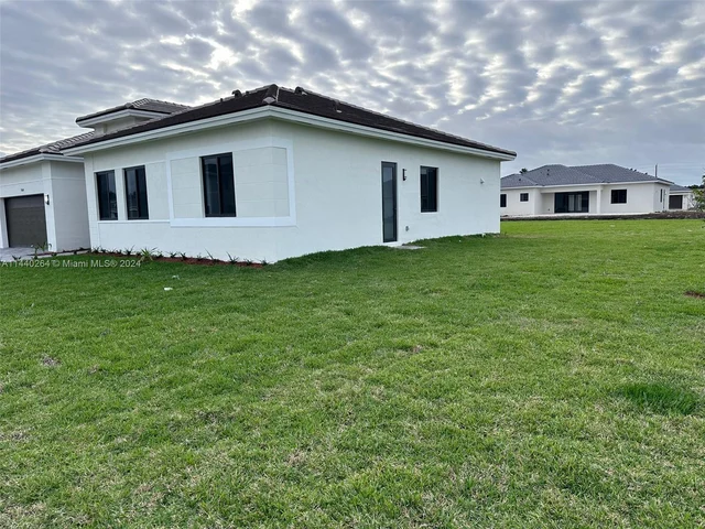 15604 SW 158 te, Miami FL 33187