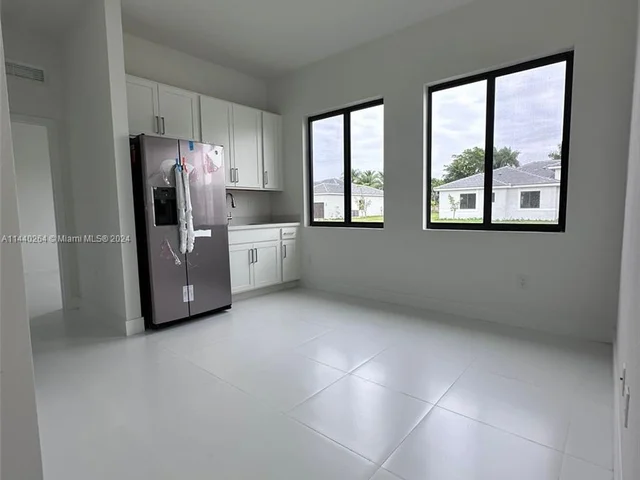 15604 SW 158 te, Miami FL 33187