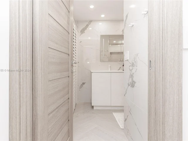 9 Island Ave # 2210, Miami Beach FL 33139