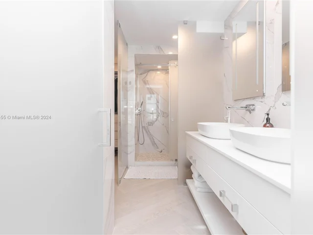 9 Island Ave # 2210, Miami Beach FL 33139