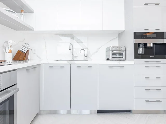 9 Island Ave # 2210, Miami Beach FL 33139