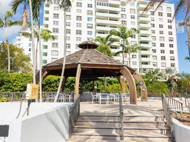 9 Island Ave # 2210, Miami Beach FL 33139