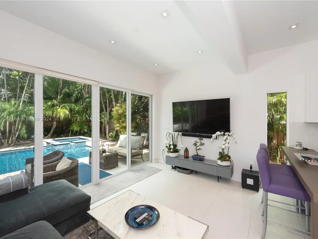 5828 Pine Tree Dr, Miami Beach FL 33140