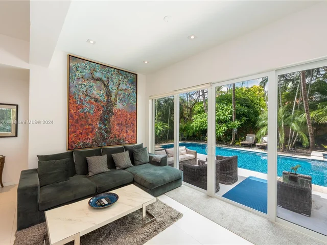 5828 Pine Tree Dr, Miami Beach FL 33140