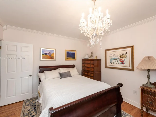 5828 Pine Tree Dr, Miami Beach FL 33140