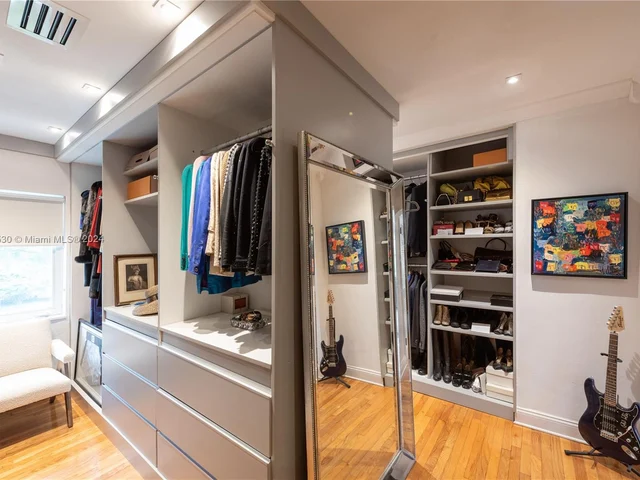 5828 Pine Tree Dr, Miami Beach FL 33140