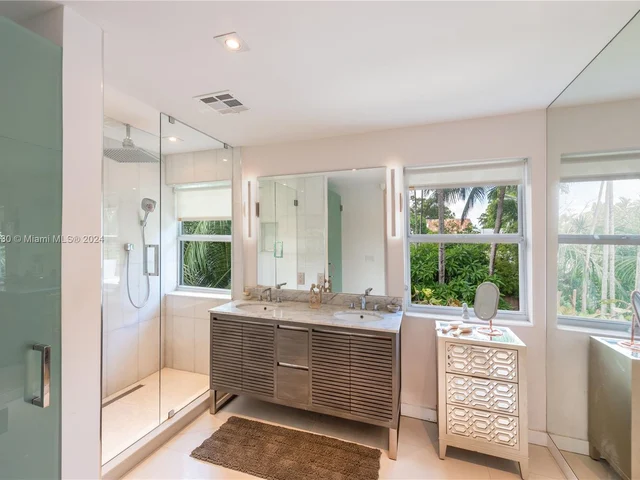 5828 Pine Tree Dr, Miami Beach FL 33140