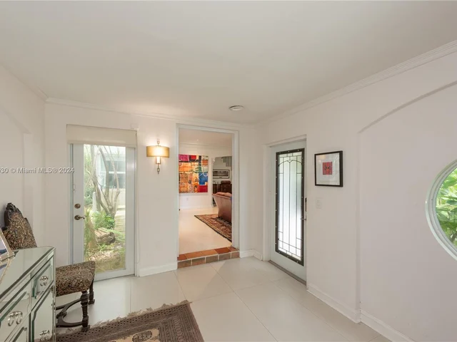 5828 Pine Tree Dr, Miami Beach FL 33140