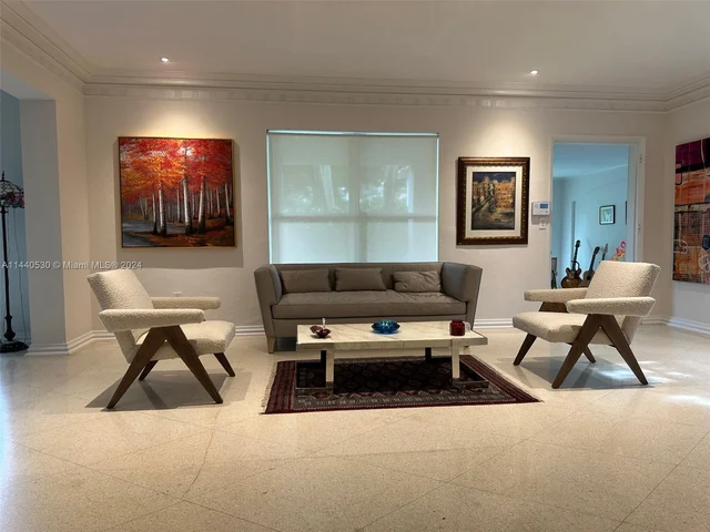 5828 Pine Tree Dr, Miami Beach FL 33140