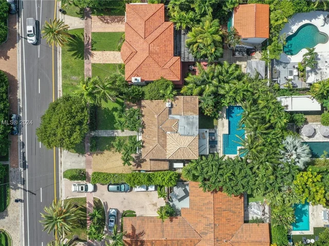 5828 Pine Tree Dr, Miami Beach FL 33140