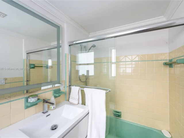 5828 Pine Tree Dr, Miami Beach FL 33140