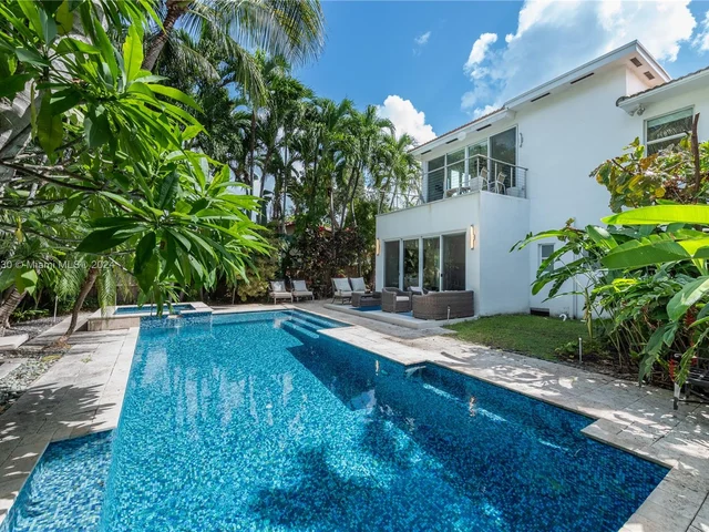 5828 Pine Tree Dr, Miami Beach FL 33140